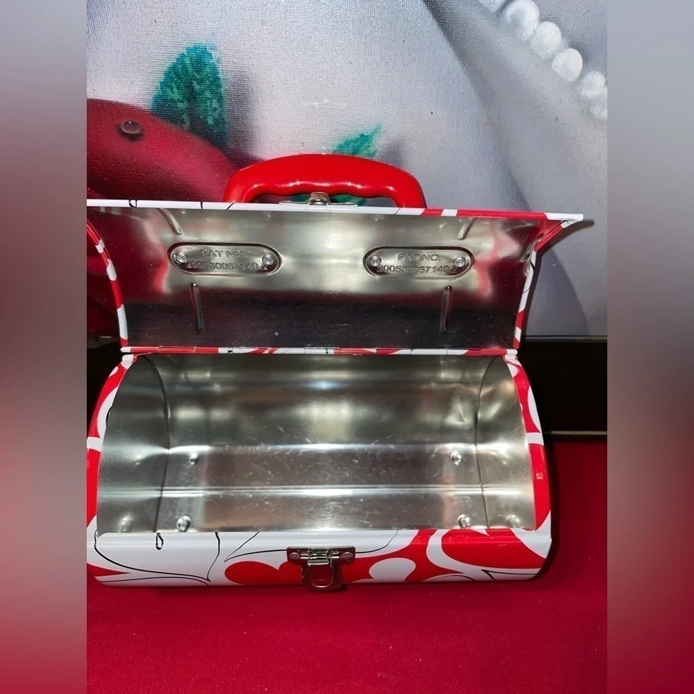⭐️NWT ALL MY LOVE AND HEARTS TIN BOX RARE AND VERY CUTE WITH CHROME BUCKLE⭐️